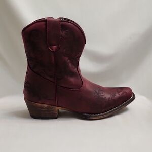 Roper Vintage Red Faux Leather Laser Shorty Western  Ankle Booties (W Size 7)
